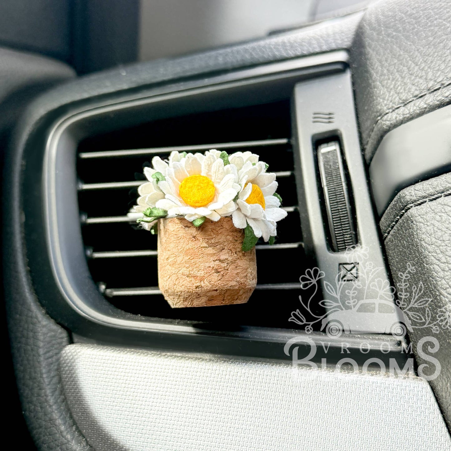 Lemon Lavender: Daisy Flower Vent Clip Car Air Freshener Diffuser (Reusable)